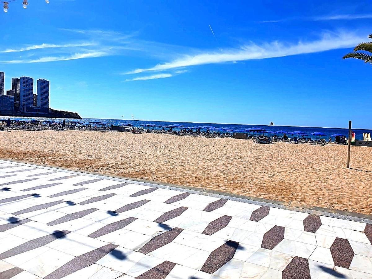 First Line Beach Beautiful Two Bedrooms Μπένιντορμ Εξωτερικό φωτογραφία