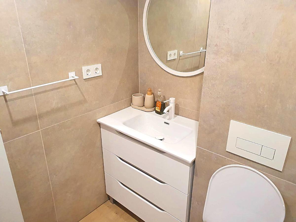 First Line Beach Beautiful Two Bedrooms Μπένιντορμ Εξωτερικό φωτογραφία