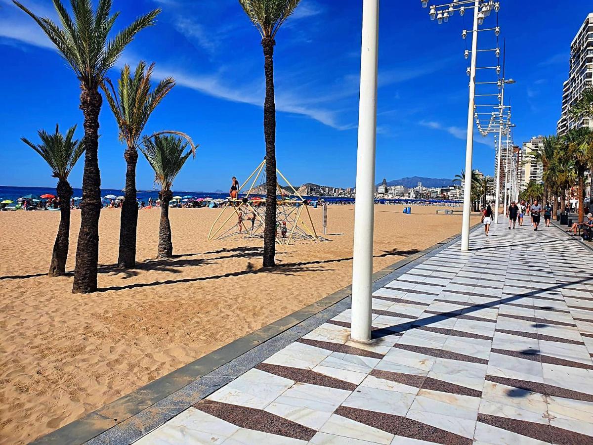 First Line Beach Beautiful Two Bedrooms Μπένιντορμ Εξωτερικό φωτογραφία